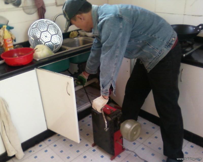 疏通厨房下水道