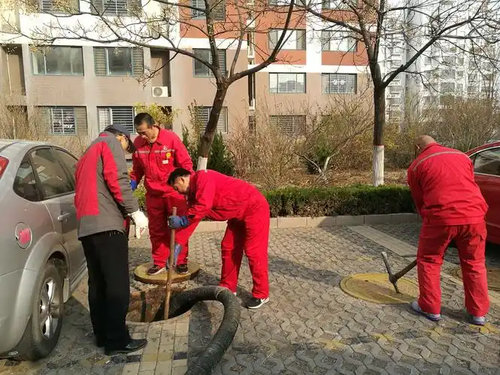 清理化粪池
